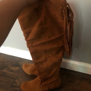 Brown knee boots w/ fringes